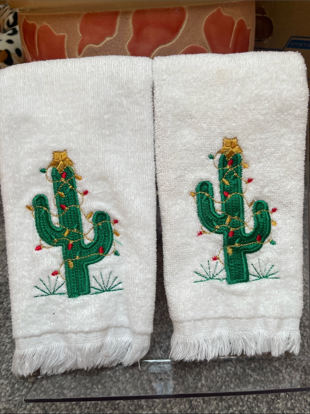 Christmas Cactus 100% cotton fingertip towels - set of 2